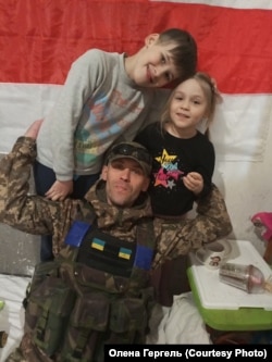 Василь Парфенков з дітьми