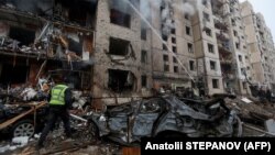 Руйнування внаслідок російського удару в Києві, 2 січня 2024 року