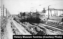 Пробный пробег первого трамвая в Темиртау. Архивное фото, предоставленное историко-краеведческим музеем города Темиртау