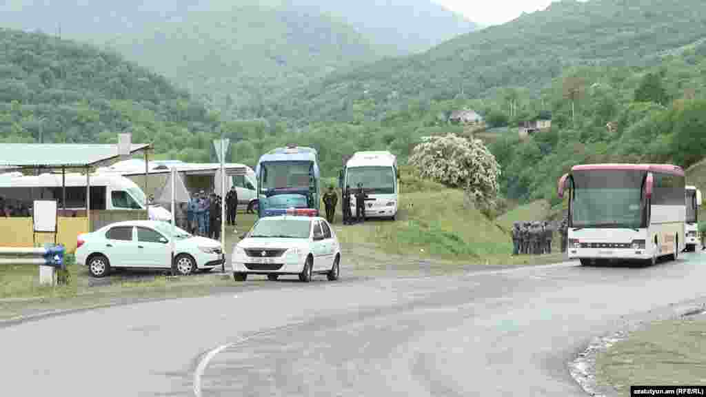 Ոստիկանությունը մեծ ուժեր է կուտակել տեղում։ Տավուշի ոստիկանապետը պնդում է՝&nbsp;գործողությունն օրինական է։