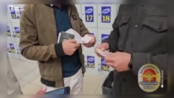 Москва: Полиция чет элдиктерди текшерүүдө, ондогон мигрант кармалды 