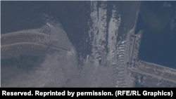 Каховська ГЕС після вибуху. Супутниковий знімок Planet Labs показує руйнування, спричинені вибухом (6 червня 2023 р.)