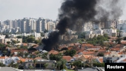 Дим після одного з ракетних ударів угруповання «Хамас» по території Ізраїлю. Місто Ашкелон, 7 жовтня 2023 року