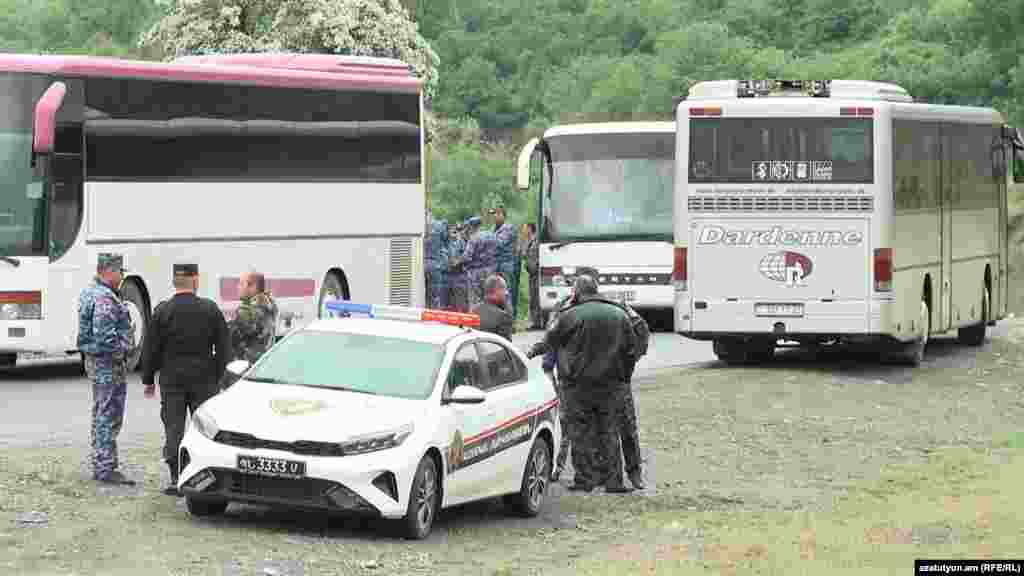 Փակ է նաև դեպի Վրաստան միջպետական ճանապարհը։ Նախքան ոստիկանական երեկվա գործողությունները Վրաստան տանող ճանապարհին, Կիրանց&nbsp;գյուղի&nbsp;սկզբնամասում մարդիկ բողոքի ակցիաներ էին անում, վրաններ էին տեղադրված։&nbsp;