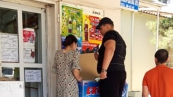 Diňle: Aşgabadyň häkimiýetleri hususy jaýlaryň çägindäki dükanlary köpçülikleýin ýapýar