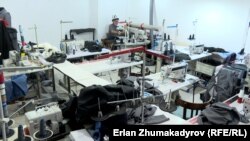 Один швейных цехов в Бишкеке. 23 мая.