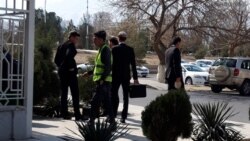 Diňle: Mekdepler okuwçylardan pul ýygnap, ene-atalardan bu barada maglumat ýaýratmazlygy soraýar
