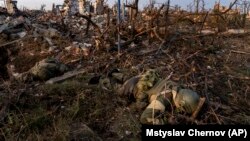 Ілюстраційне фото. Тіла російських військових на фронті в Андріївці, Бахмутський напрямок, вересень 2023 року