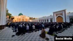 Праздничный намаз в Ташкенте, 21 апреля 2023 года. Фото: Gazeta.uz.
