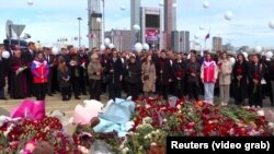 Քաղաքացիները հարգանքի տուրք են մատուցում զոհերի հիշատակին, Կրասնոգորսկ, Ռուսաստան, 30-ը մարտի, 2024
