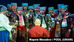 Епізод «Вибори кошового» зі сцени «Запорізька січ» з опери «Тарас Бульба» Миколи Лисенка