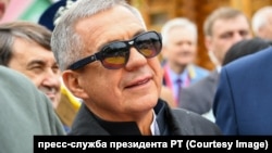 Рустам Минниханов в очках от бренда Stefano Ricci за 1 500 евро на праздновании Сабантуя в 2024 году