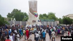 Нигердин борбор шаарында төңкөрүштү колдогондордун акциясы. 27-июль, 2023-жыл.