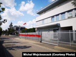 Пратэст Міхала Вайцяшчука ля амбасады Беларусі ў Варшаве