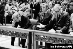 کارتر حین نیایش در مراسم مذهبی در کاتدرال واشینگتن؛ نوامبر ۱۹۷۹