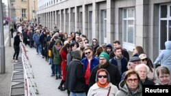 Чарга да выбарчага ўчастку ў Бэрліне.