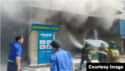 "Дордой" базарындагы банктардын биринен өрт чыкты. 10-июнь, 2023-жыл. ӨКМдин сүрөтү. 