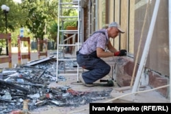 Наслідки російських обстрілів прифронтового Херсона