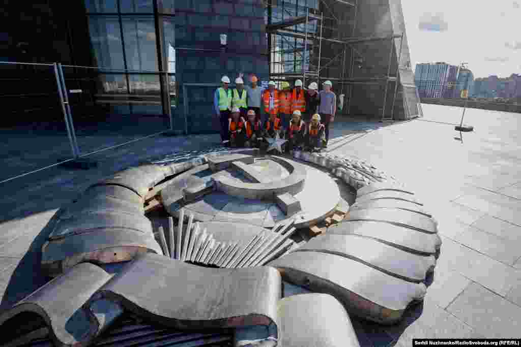 Усі елементи герба зберуть і передадуть до Національного музею історії України у Другій світовій війні