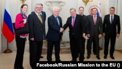 2018-ci ildə Rusiyanın Aİ-dəki daimi nümayəndəliyinin Facebook səhifəsində yerləşdirilən fotoşəkildə Aleksandr Studenikin.