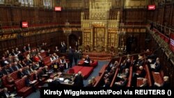 مجلس اعیان بریتانیا برای هفته‌ها از بررسی این لایحه بدون ارائه تضمین‌های اضافی خودداری کرده بود