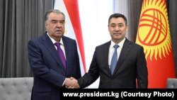 Садыр Жапаров жана Эмомали Рахмон. 2023-жылдын 2-июну.