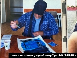 Станіслав Воєводін під час арттерапії