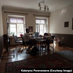 «Ми ввели таку штуку як дні на «помацати траву». Це такий вихідний на відновлення, який можна взяти посеред роботи. І це насправді дуже сильно допомагає»