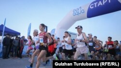 Бишкек: Жөө күлүктөрдү сынаган марафон  