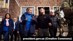 Генэральны дырэктар МАГАТЭ Рафаэль Гросі і прэзыдэнт Украіны Ўладзімір Зяленскі ў часе наведваньня ДнепраГЭСу 27 сакавіка 2023. Ілюстрацыйнае фота