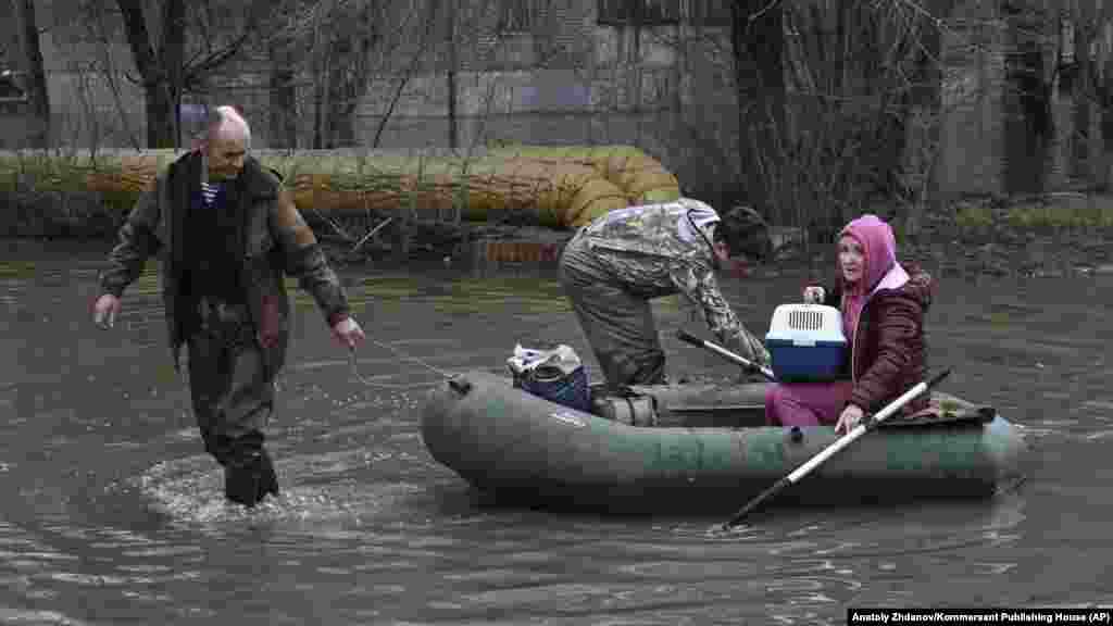 Орски шәһәрендә коткаручылар