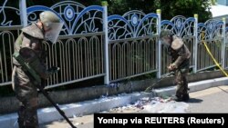 بررسی محتویات بالن‌های زباله ارسالی از کره شمالی