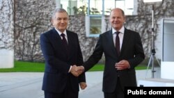 Шавкат Мирзиёев жана Олаф Шольц. 2-май, Берлин.