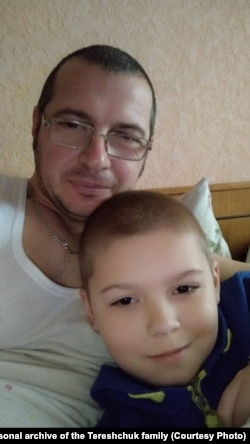 Олександр Терещук з татом. Фото з особистого архіву родини