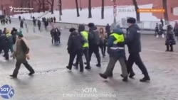 Reporters Detained At Soldiers' Relatives Rally In Moscow