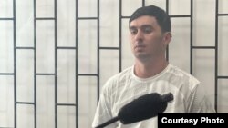 Мансур Мовлаев во время заседания в Первомайском районном суде Бишкека. 21 августа 2021 года. 