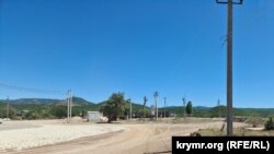 Kefe trassası yanında yañı yol qurucılığı, soñra yol Qırım ormanından Sudaqqa ketecek