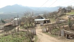 «Նիկոլ չասի՝ Պողոսն ասի, Աստված իջնի, չենք գնալու». Կիրանցն ու սահմանը, որ կարող է անցնել տան միջով