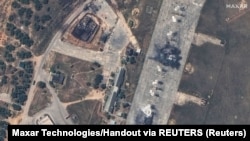 Знищені російські винищувачі МіГ-31 та сховище палива на авіабазі «Бельбек» поблизу Севастополя в окупованому Криму. Супутниковий знімок компанії Maxar Technologies, датований 16 травням 2024 року (ілюстраційне фото)