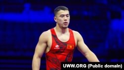 Акжол Махмудов.