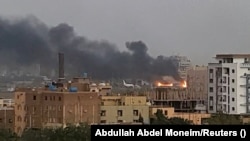 Суданда армия менен “Ыкчам колдоо күчтөрү" тобунун ортосундагы куралдуу кармаш бери токтой элек.