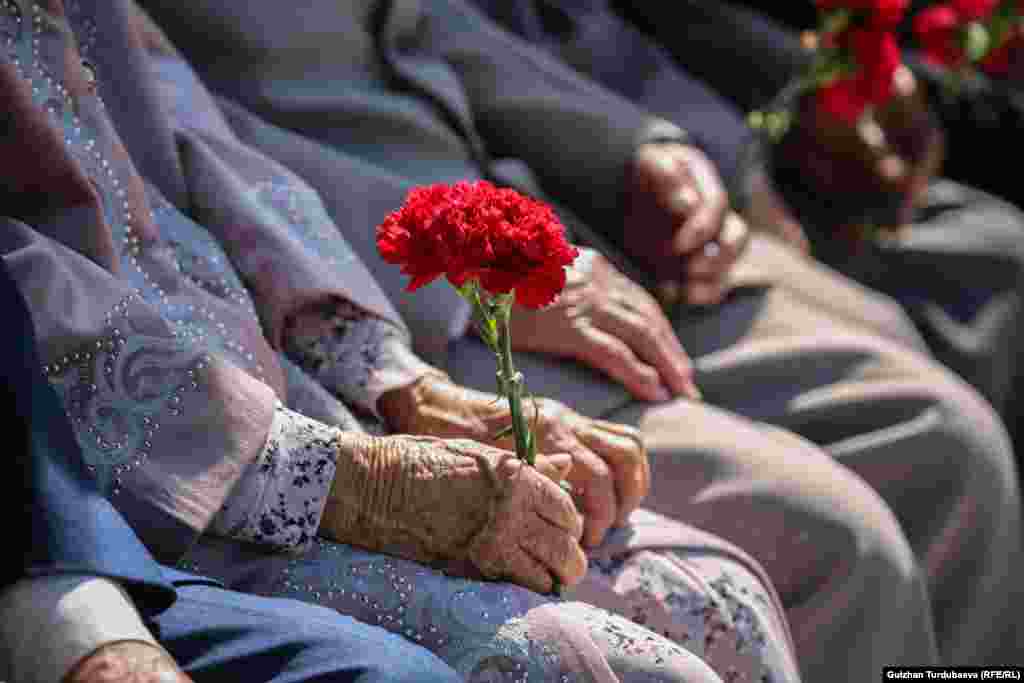 1941-1945-жылдары фашизмге каршы согушка Кыргызстандан 360 миңдей адам катышкан, алардын 90 миңден ашыгы фронтто курман болгон.