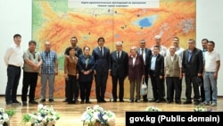 “Көөнө тарых сырлары” мамлекеттик программасынын алкагында башталган археологиялык жана этнологиялык экспедициялардын катышуучулары. 