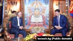 Нурланбек Шакиев жана Ухнаагийн Хурэлсух. Улан-Батор, Монголия. 25-апрель, 2024-жыл.