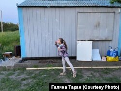 «До зими ми з онукою жили в металевому вагончику»