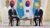 South Korean President Yoon Suk Yeol (left) and Kazakh President Qasym-Zhomart Toqaev in Astana on June 12.