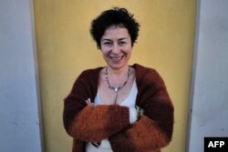 پینار سلک، نویسنده و جامعه‌شناس که به فرانسه پناهنده شده و ترکیه به دنبال استرداد اوست