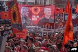 Марш на знак протесту проти відкриття 3 квітня 2023 року в Гаазі судового процесу над Хашимом Тачі та трьома його близькими соратниками, 2 квітня 2023 року, Приштина