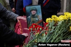 Похороны в Ленинградской области младшего сержанта ВС РФ, убитого на фронте в Украине. 8 июня 2023 года