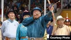 Цахиагийн Элбегдорж Монголиянын "Наадам" улуттук майрамынын ачылыш аземинде, 2016-жылдын июль айы. 